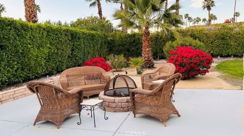 1050 Louise Dr, Palm Springs CA  92262-3241 exterior
