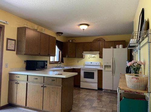 405 Quincy St, Friendship, WI 53934-8812