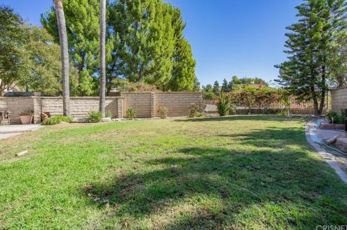 2828 Inyo Cir, Simi Valley CA 93063-2002 exterior