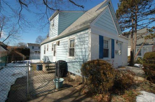 179 Bregman Ave, New Hyde Park, NY 11040-2066