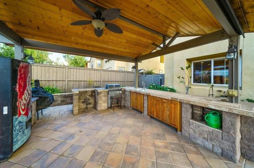 1050 Straightaway Ct, Oceanside CA  92057-1949 exterior