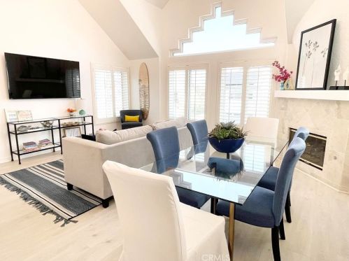 320 Rossmore Dr, Oxnard CA  93035-4465 exterior