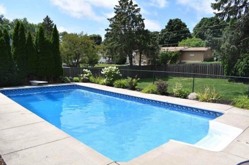 630 Ravenswood Dr, Green Bay, WI 54302-4217