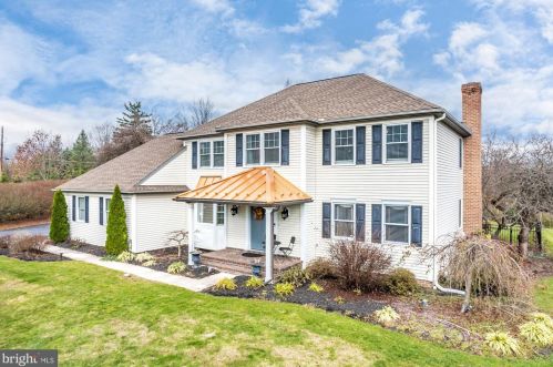 216 Sawleaf Cir, Swatara, PA 17033-2600