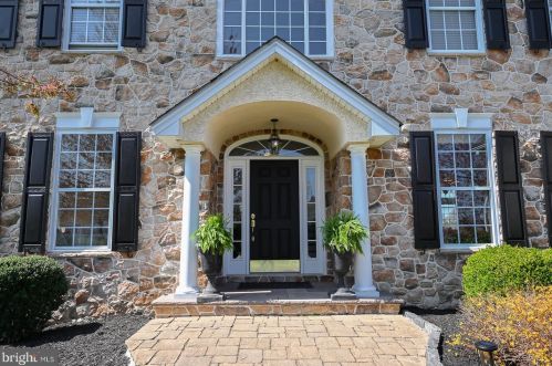 3219 Hamilton Ln, Boothwyn, PA 19060-1754