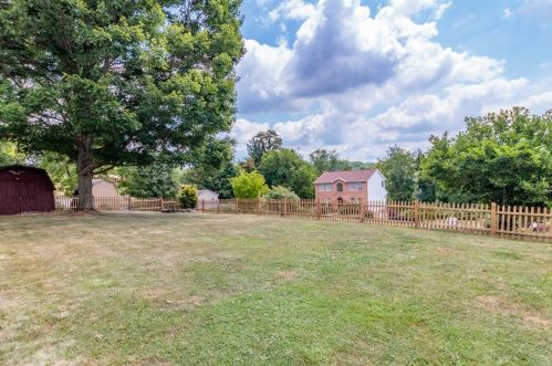 1520 Larkspur Dr, Finleyville PA  15332-1550 exterior