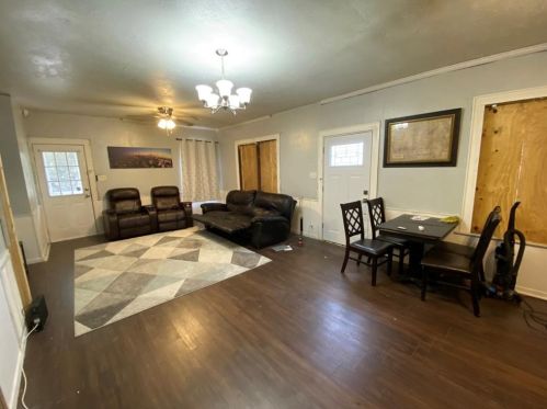 275 Thomas Rd, Beaumont TX 77706-4616 exterior