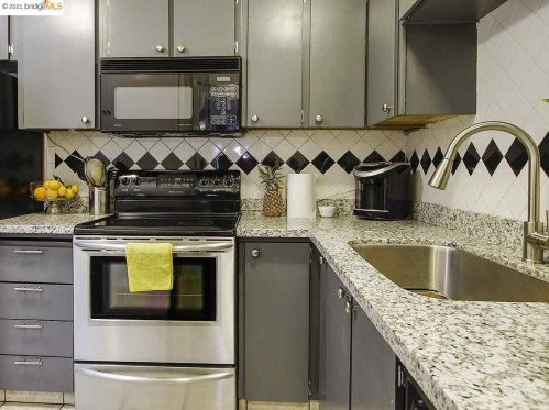 201 Trident Dr, West Pittsburg CA  94565-3525 exterior