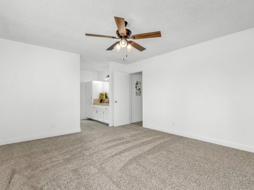 855 Mount Whitney Ave, Laton CA  93242-9724 exterior