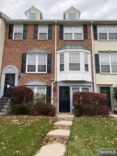 688 Plum Ter, Mahwah NJ  07430-3447 exterior