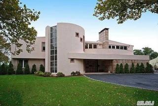 310 Dolphin Dr, Woodsburgh, NY 11598-1816