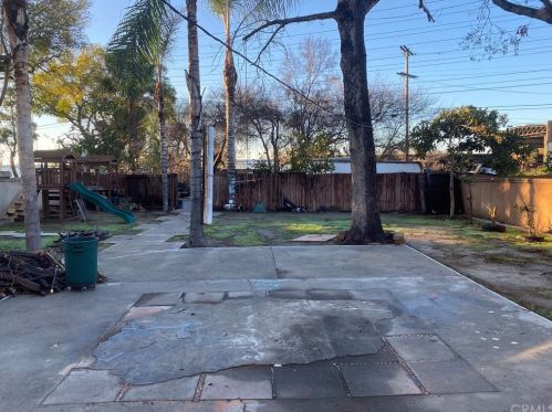 7472 Lionel St, Paramount CA 90723-2025 exterior