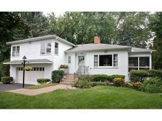 3047 Rice St, Saint Paul, MN 55113-2233