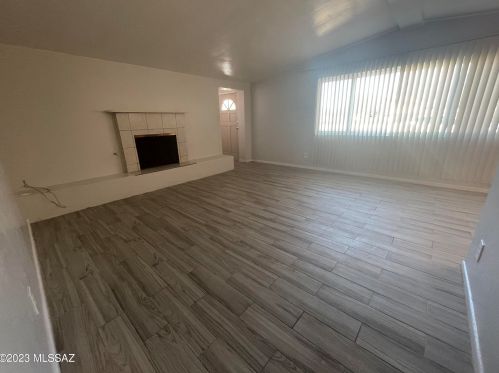 2749 Alvernon Way, Tucson AZ  85712-1849 exterior