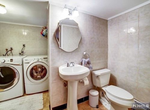 550 Franklin Ave, Franklin Lakes NJ  07417-2512 exterior