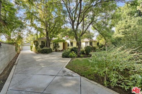7235 Forbes Ave, Van Nuys, CA 91406-2736