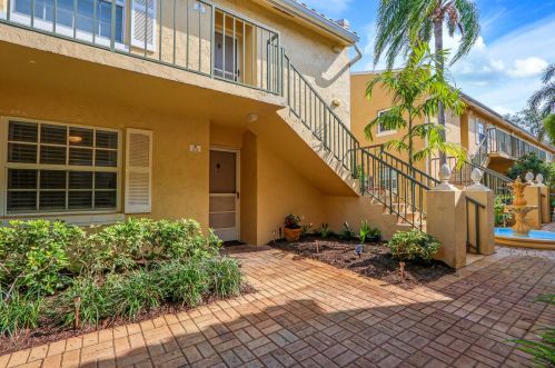 1035 Lake Shore Dr, West Palm Beach, FL 33403-2864