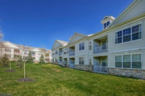 805 Brook Hollow Dr, Whippany NJ  07981 exterior