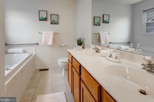 531 Riggs Ave, Berlin Boro NJ  08009-2712 exterior