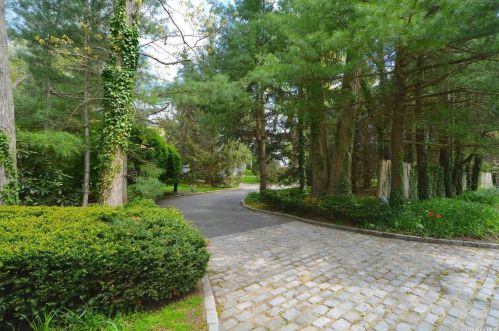 200 Brookville Rd, Muttontown, NY 11545-3310