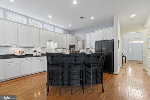 9012 Virginia Ter, Lorton VA  22079-3251 exterior