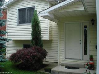 2110 Glenridge Rd, Cleveland, OH 44117-2438