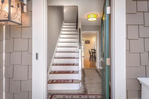 2 Dawn Ln, Ridgefield, CT 06877-2807