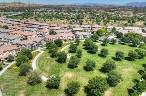 23860 Toscana Dr, Santa Clarita CA  91354-3015 exterior