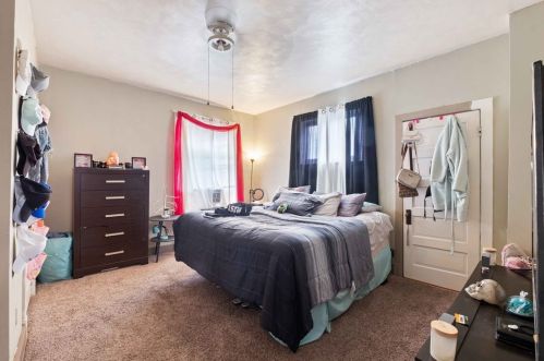 4001 Ctr Ave, Whitaker PA 15120-3417 exterior