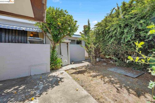 2752 Mabel St, Berkeley CA 94702-2461 exterior