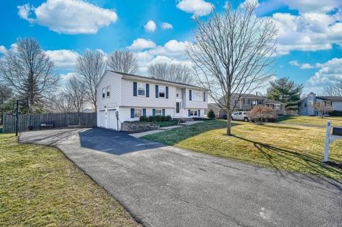 3 Exeter Ct, Washingtonville, NY 10992-2100