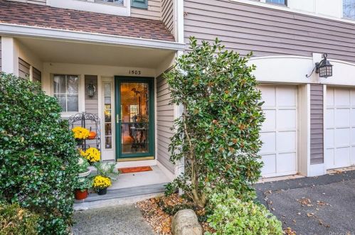 1503 Pondcrest Ln, White Plains, NY 10607-1356
