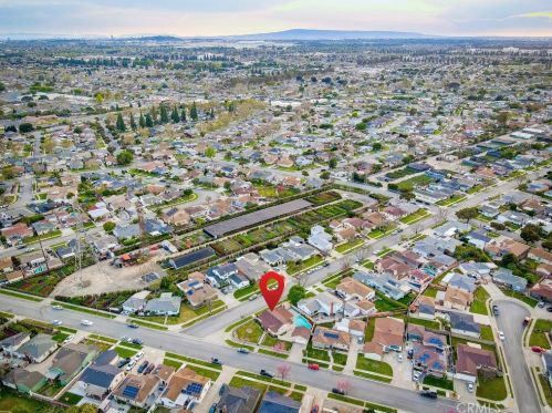 5207 Stevely Ave, Lakewood CA  90713-2114 exterior