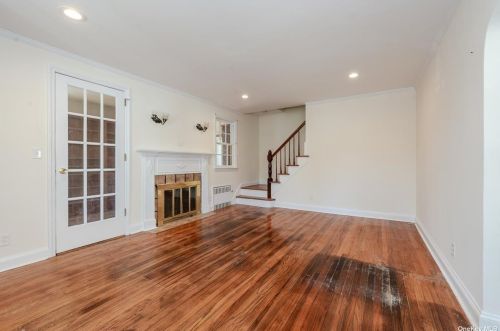 145 Centre Ave, East Rockaway, NY 11518-1012