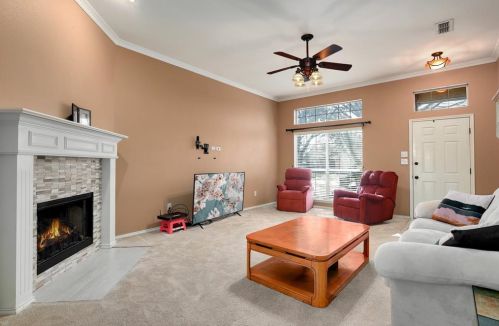 9145 Winding River Dr, Fort Worth, TX 76118-7758