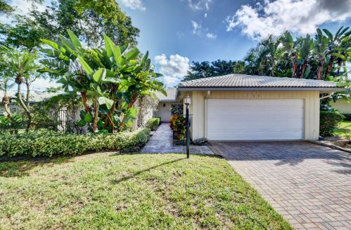 29 Glens Dr, Boynton Beach, FL 33436-6208