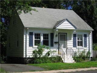122 Knowlton St, Stratford, CT 06615-5660
