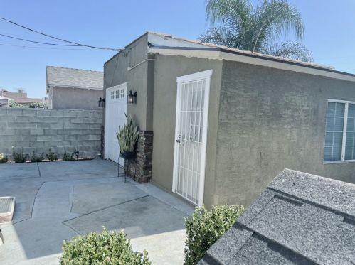 8208 Olanda St, Paramount CA 90723-2723 exterior