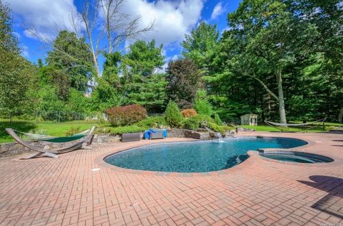 9 Waccabuc River Ln, Lewisboro, NY 10590-1117