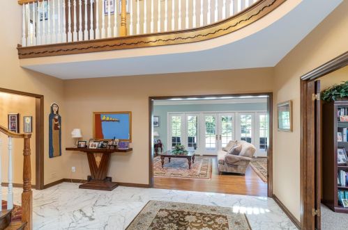 1269 Balmoral Dr, Cincinnati, OH 45233-4804