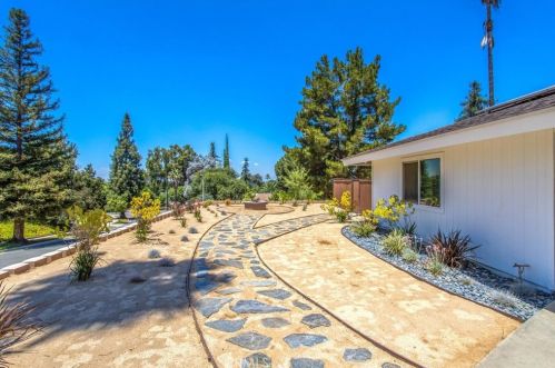 237 Eucalyptus Dr, Redlands CA  92373-7122 exterior