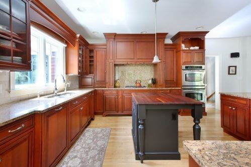 54 Clubhouse Dr, Hingham, MA 02043-4880