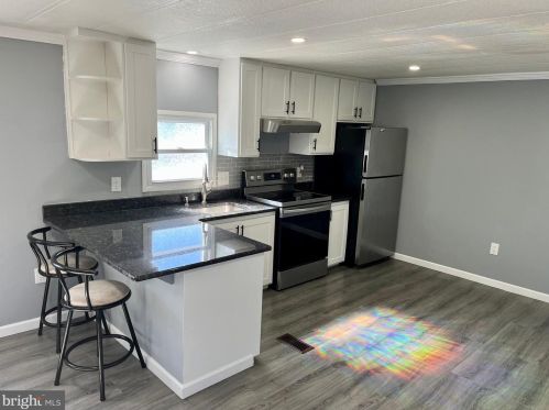 7803 Hampton Dr, Yardley PA  19067-5141 exterior