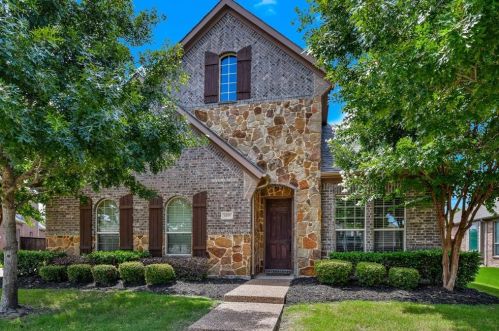 1155 Sunlight Dr, Lewisville TX  75028-4051 exterior
