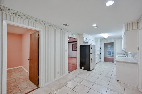 5662 Vega Dr, Fort Worth TX  76133-2962 exterior