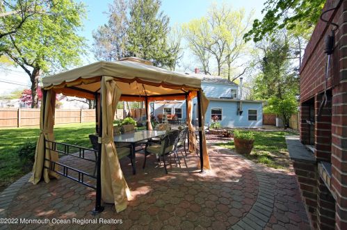 9 Maplewood Dr, Middletown NJ 07748-1543 exterior