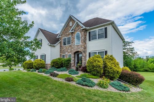 24 Farmhouse Ln, Carlisle, PA 17013-8796