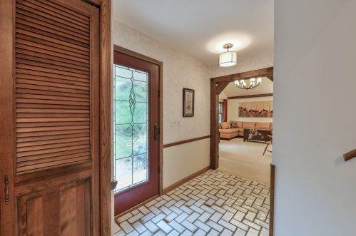 900 Pointview Rd, Oconomowoc, WI 53066-9521