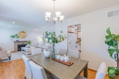 1069 Homestead Rd, Sunnyvale CA  94087-5156 exterior