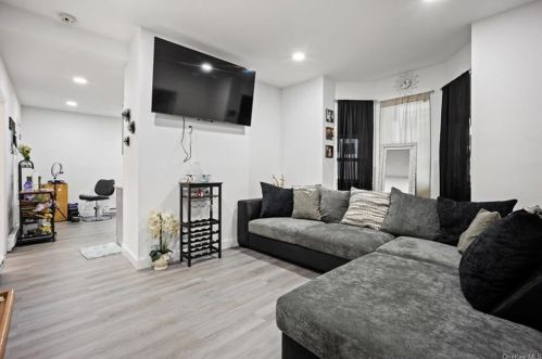 10 Balding Ave, Poughkeepsie NY  12601-2420 exterior